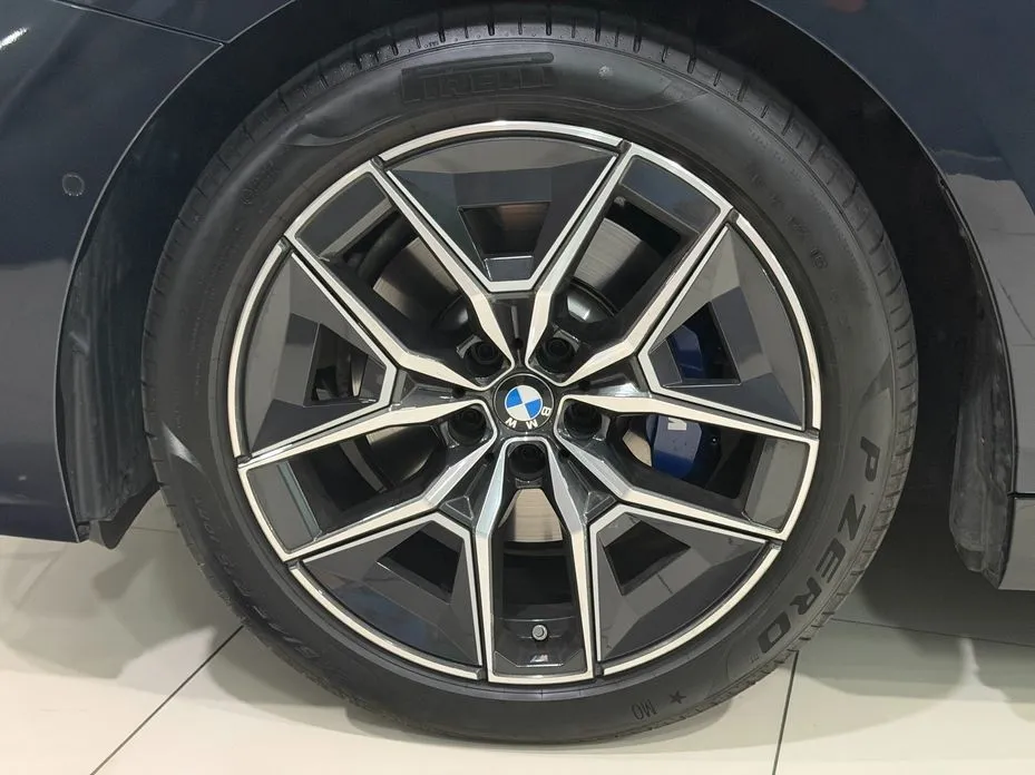 BMW 5-Series 2025 из KR, фото 8