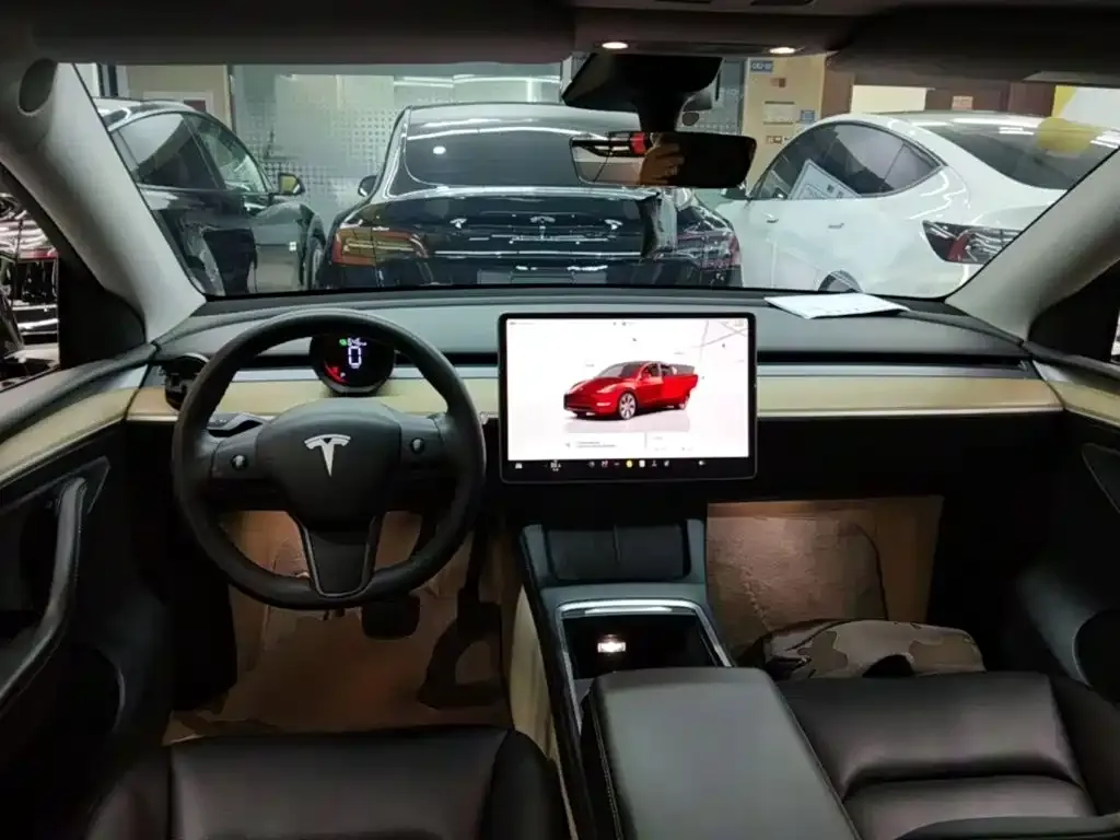 Tesla Model Y — фото 2