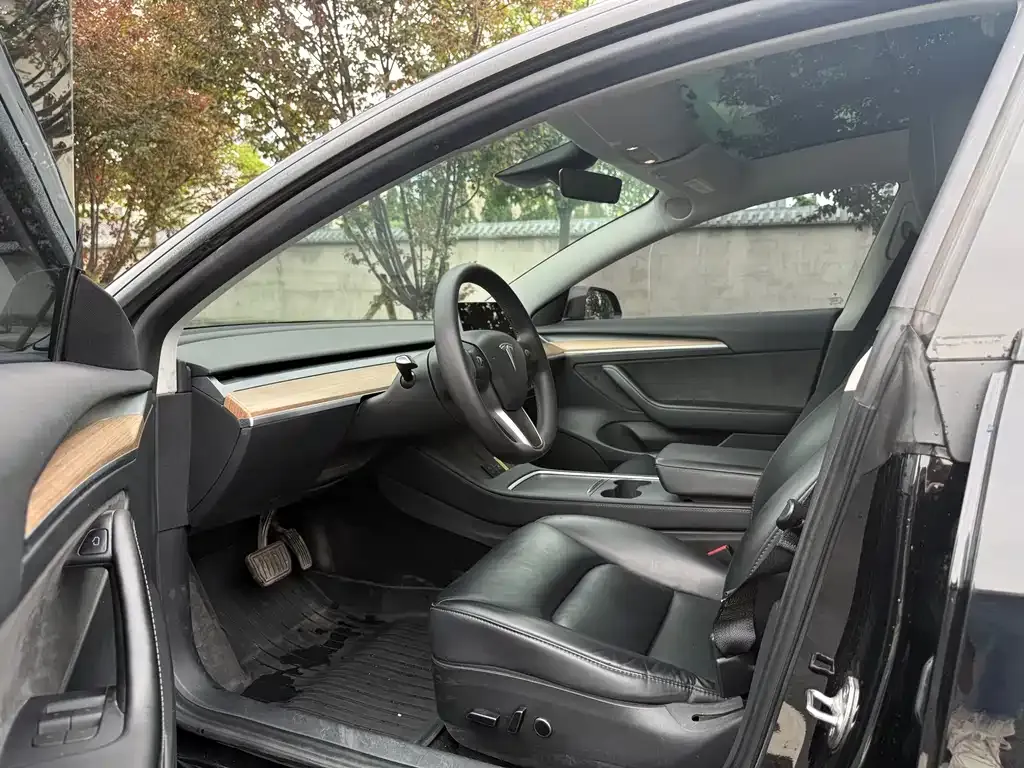 Tesla Model 3 — фото 4
