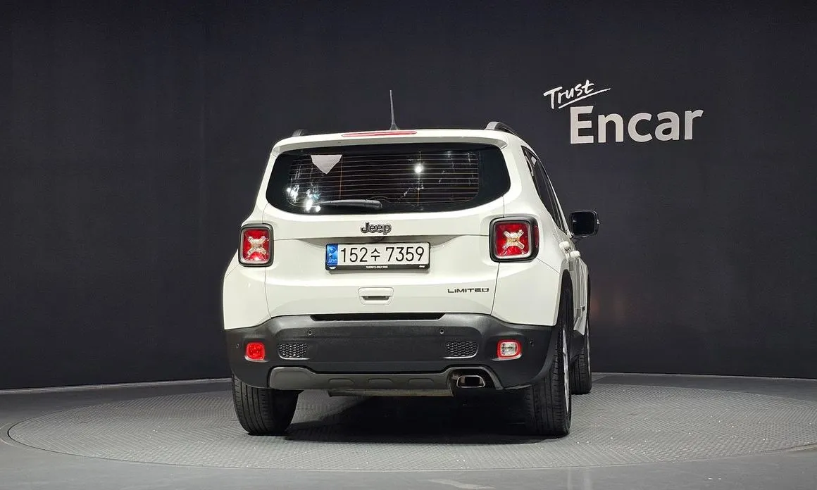 Jeep Renegade — фото 10