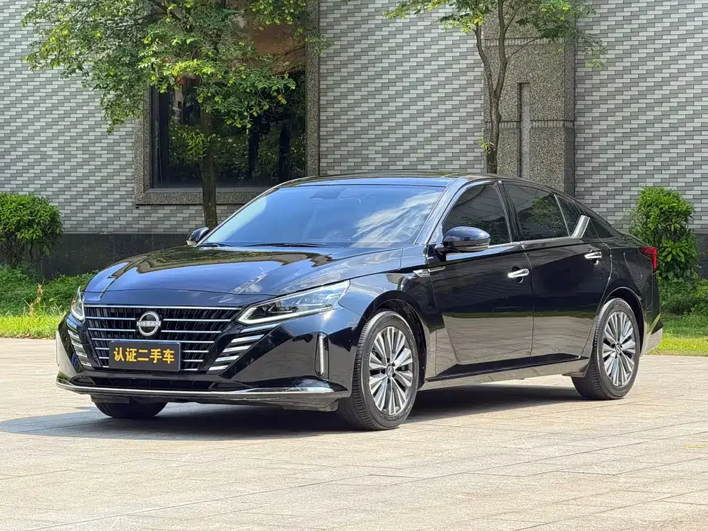 Nissan Teana — фото 1
