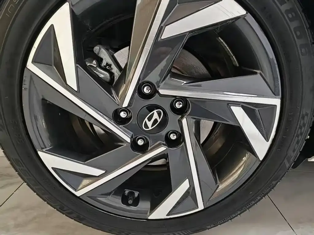 Hyundai Elantra — фото 3