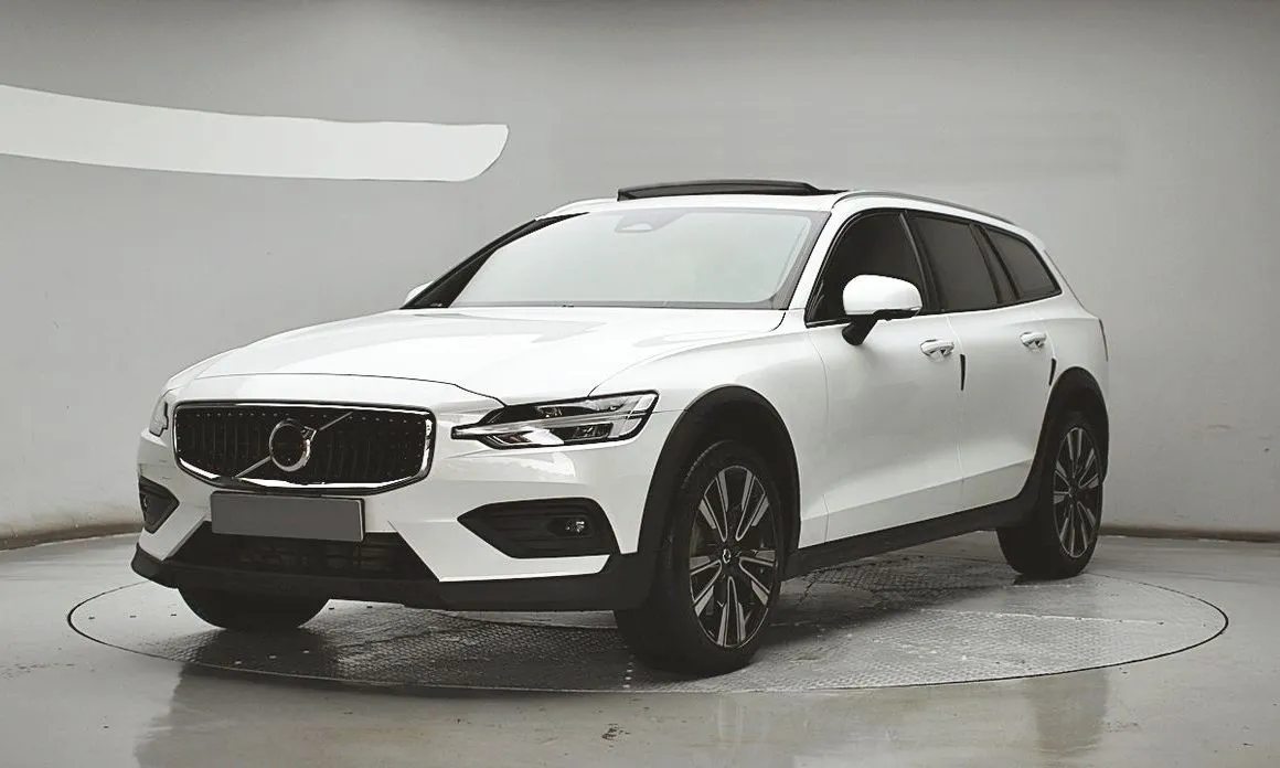 Volvo V60 2023 из KR, фото 1