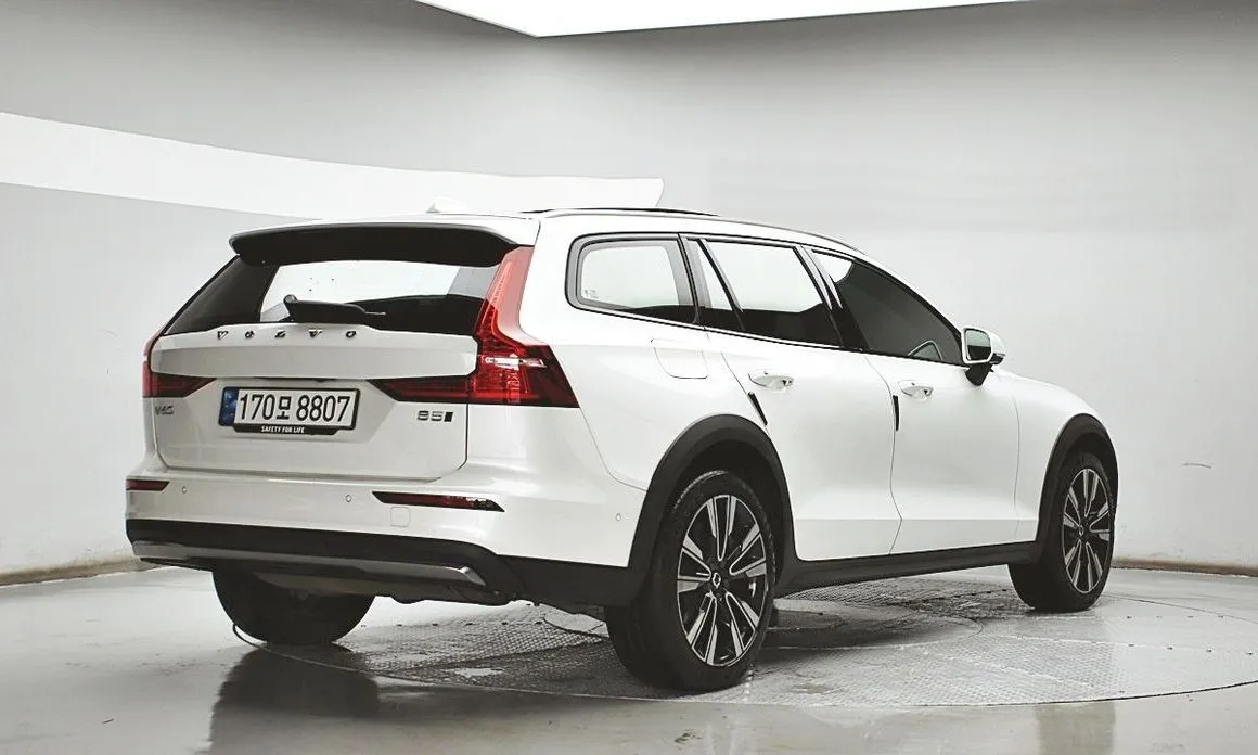 Volvo V60 2023 из KR, фото 5