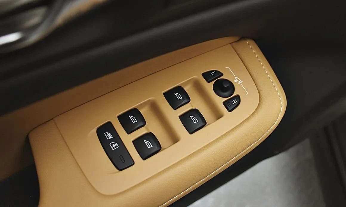 Volvo V60 2023 из KR, фото 3