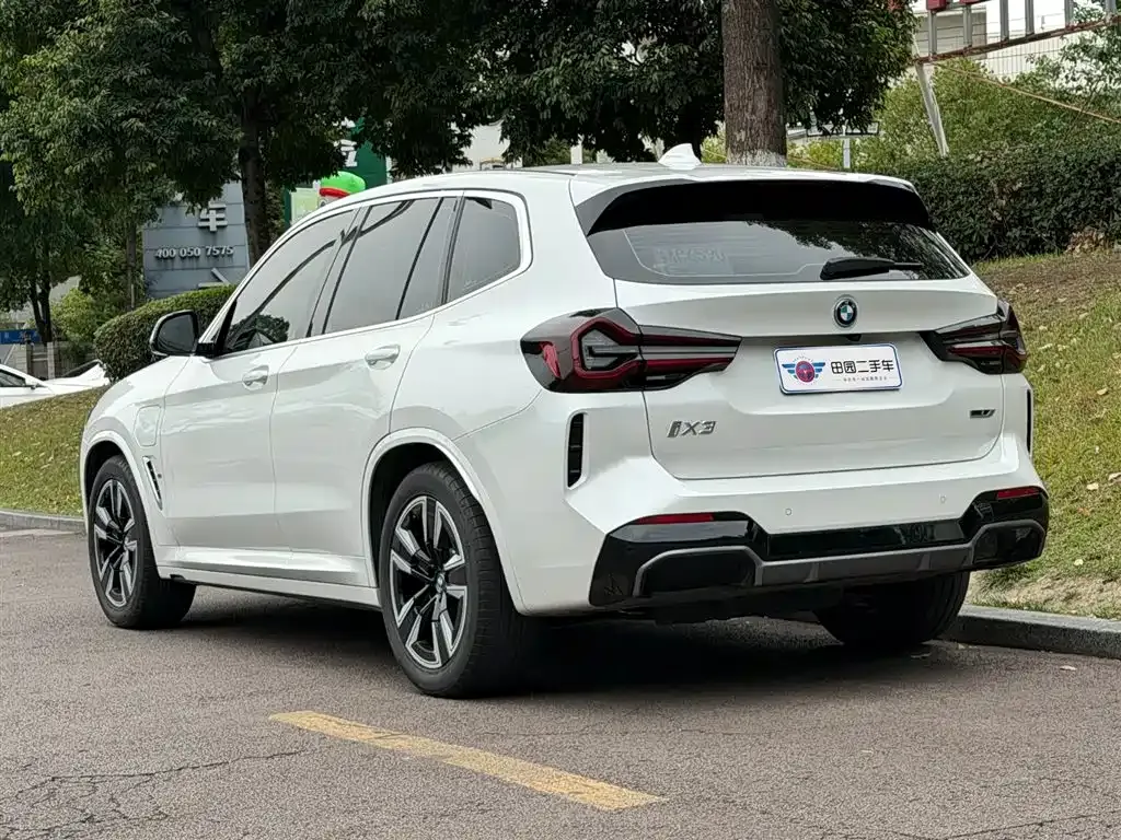 BMW iX3 — фото 9