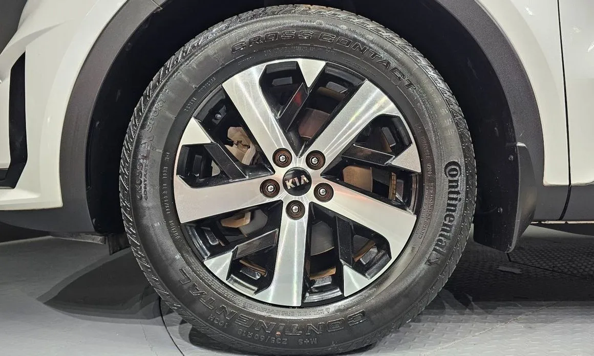 Kia Sorento — фото 9