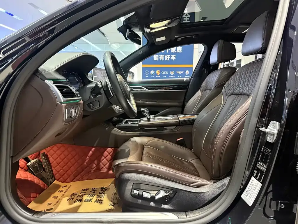 BMW 7 Series 2021 из CN, фото 9