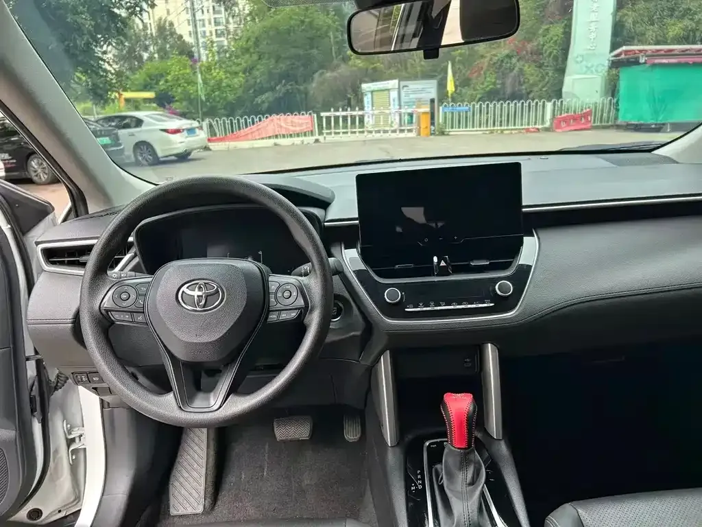 Toyota Corolla Cross 2023 из CN, фото 2