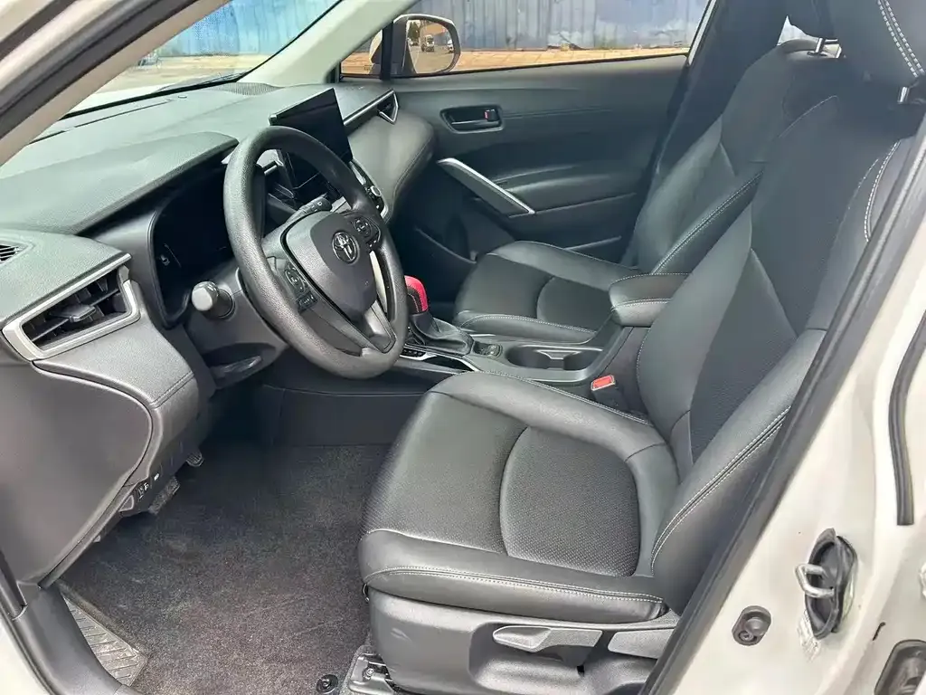 Toyota Corolla Cross 2023 из CN, фото 4