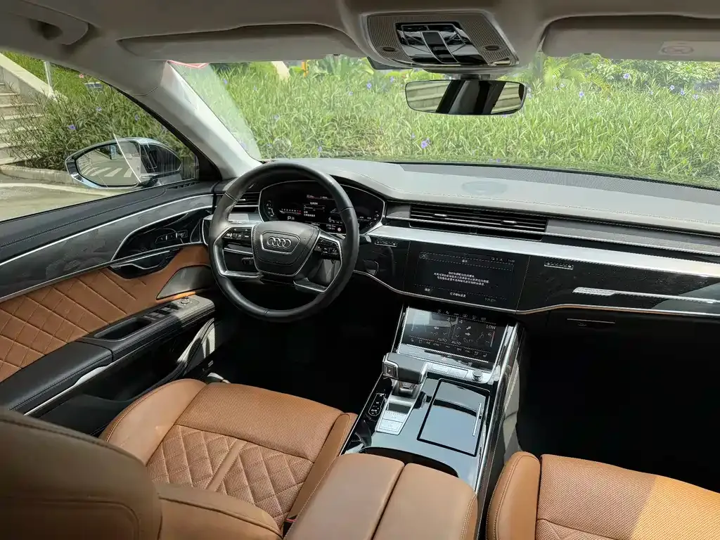 Audi A8 — фото 6