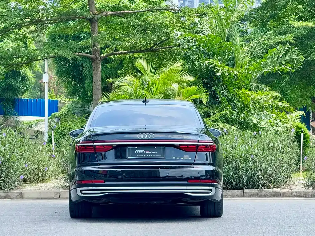Audi A8 — фото 7