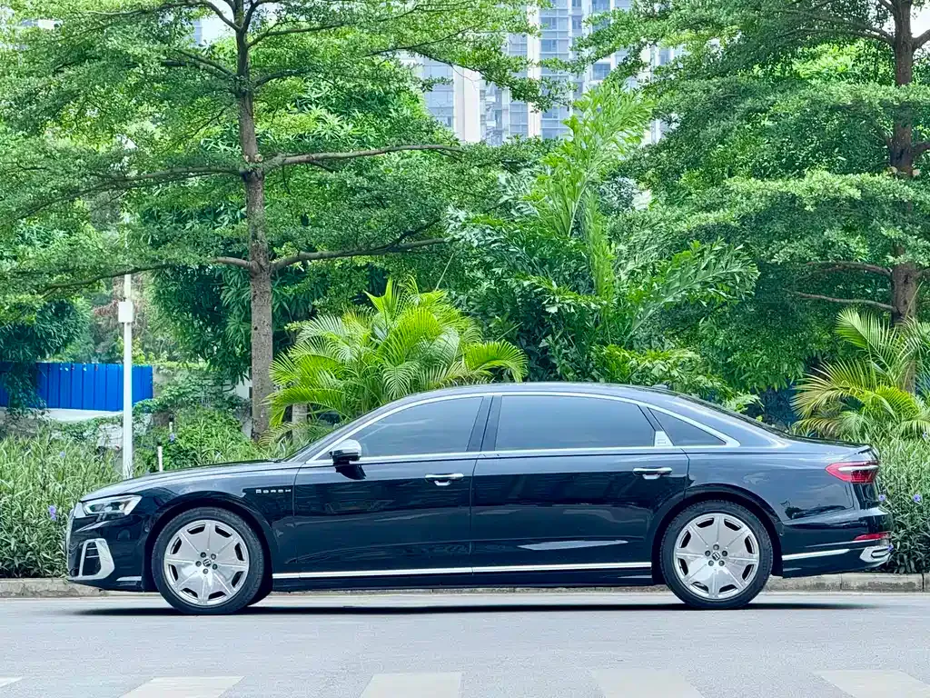 Audi A8 — фото 10