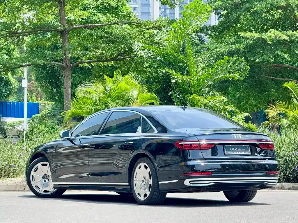 Audi A8 — фото 9