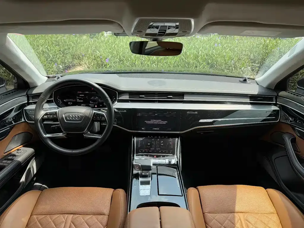 Audi A8 — фото 2