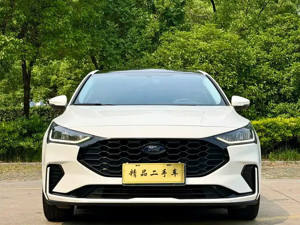 Ford Focus 2023 из CN, фото 8