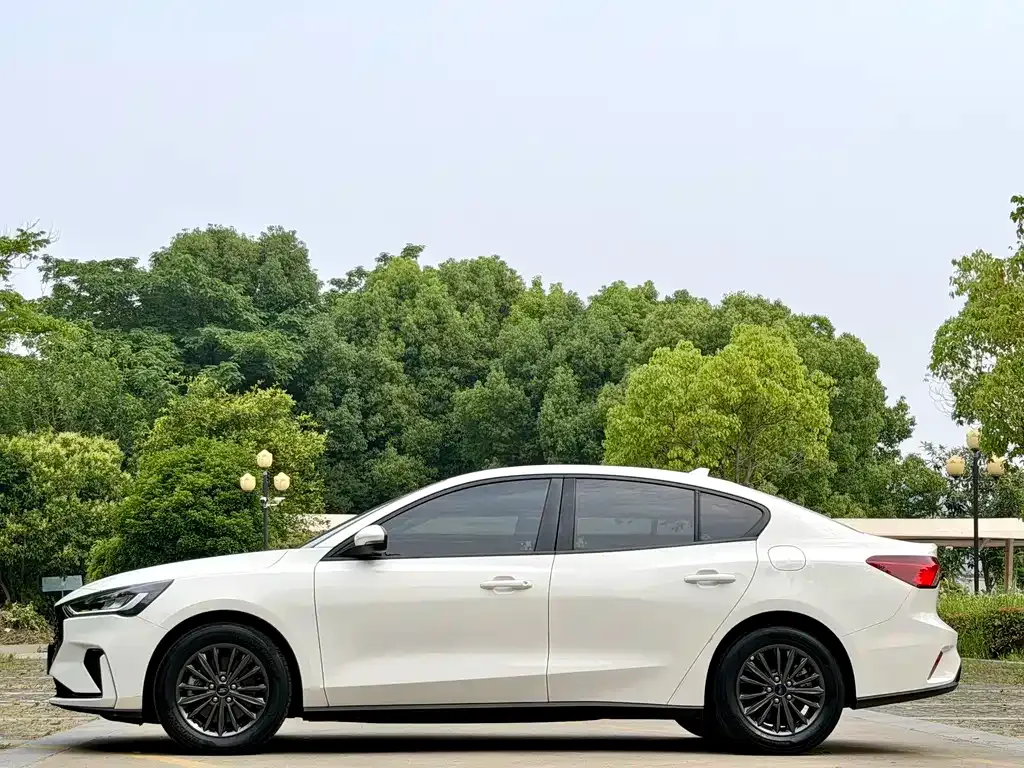 Ford Focus 2023 из CN, фото 5