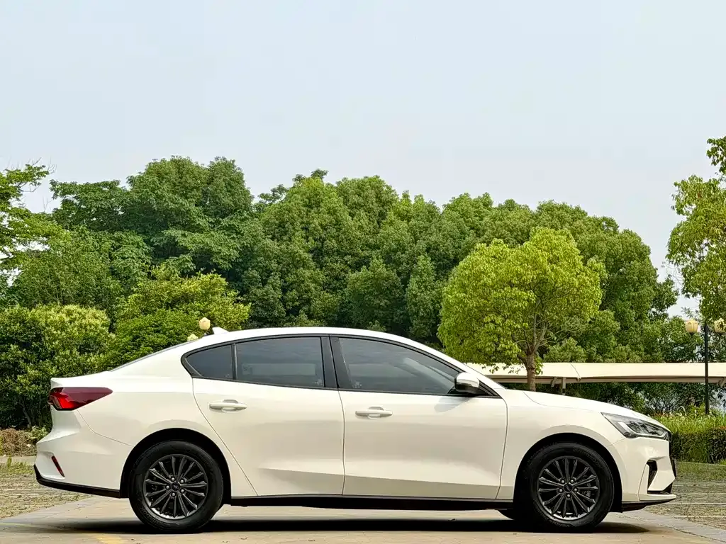 Ford Focus 2023 из CN, фото 6