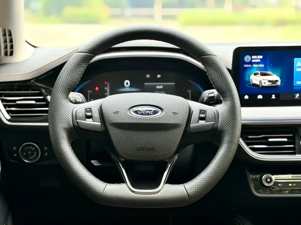 Ford Focus 2023 из CN, фото 7