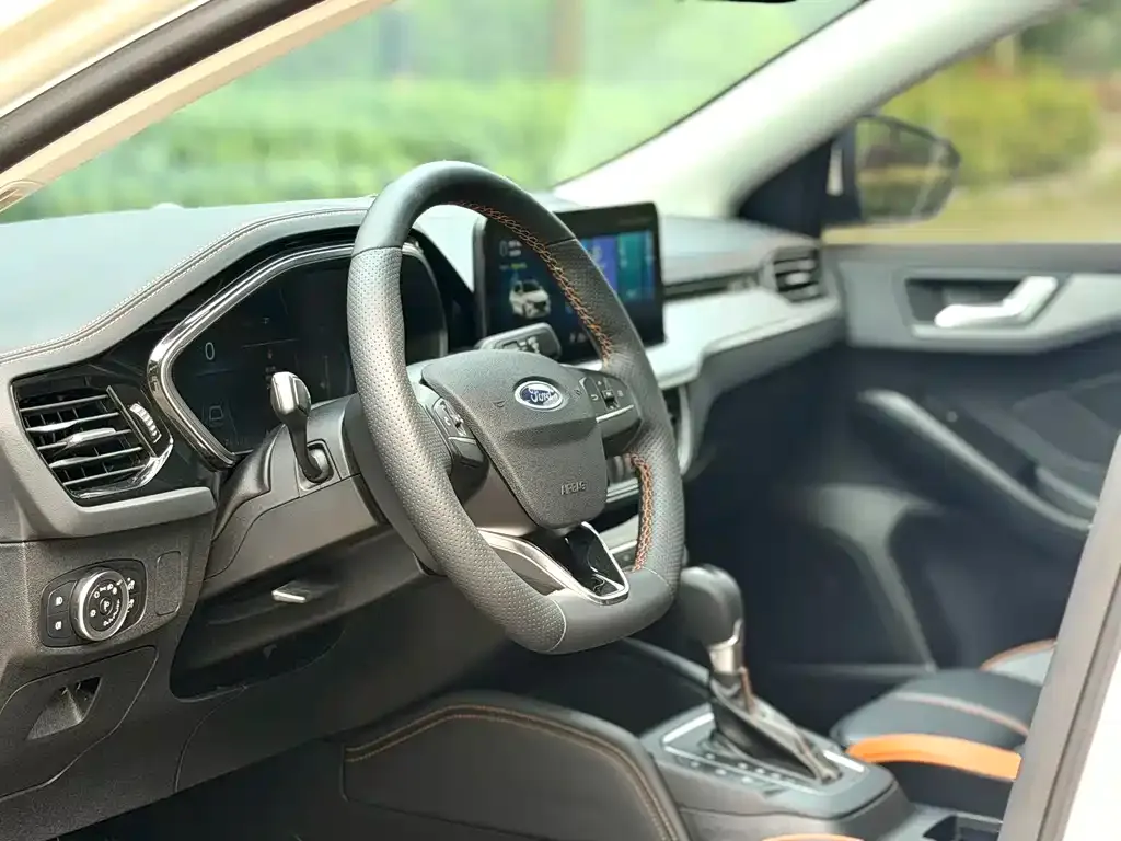 Ford Focus 2023 из CN, фото 9