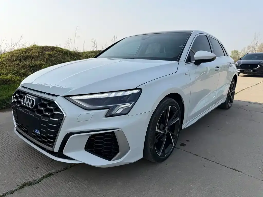 Audi A3 — фото 1