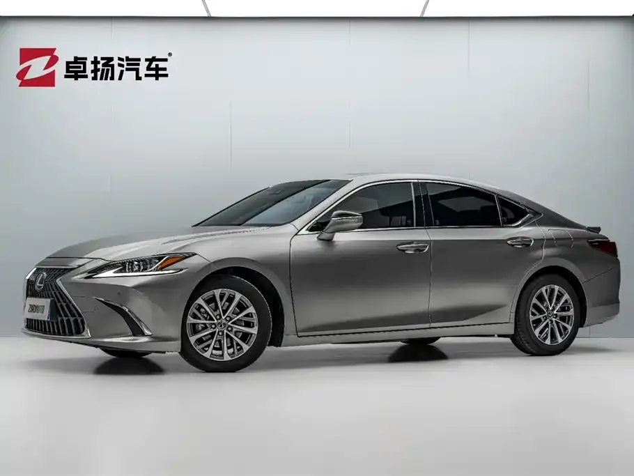 Lexus ES — фото 1