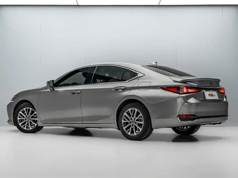 Lexus ES — фото 5