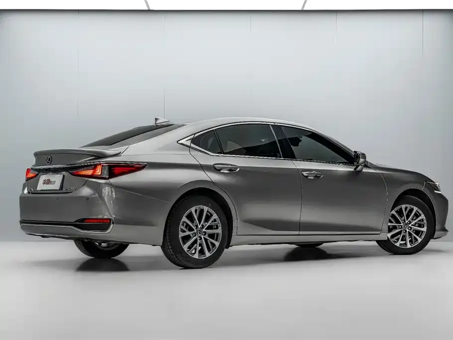 Lexus ES — фото 4