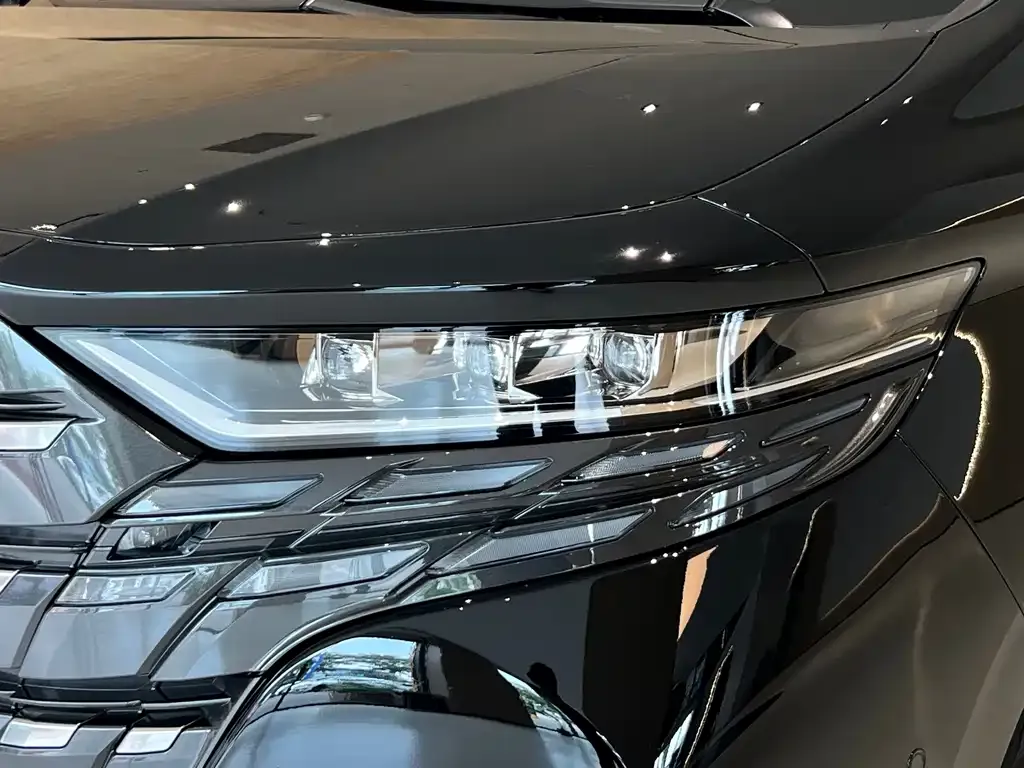 Toyota Alphard — фото 7