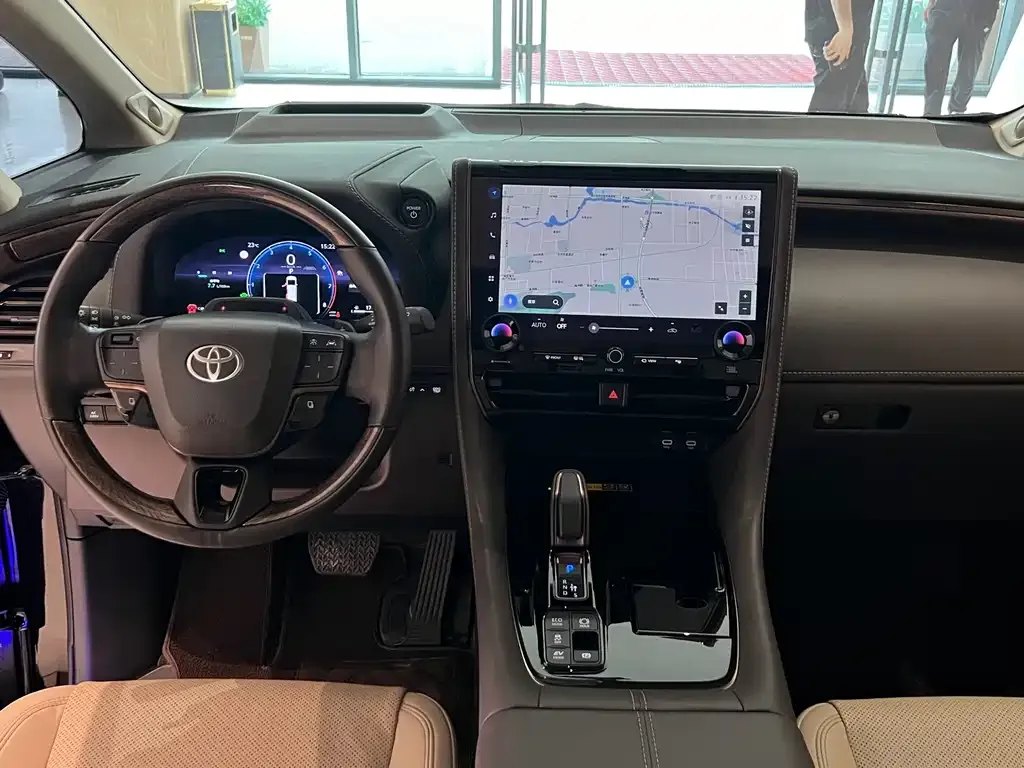 Toyota Alphard — фото 5