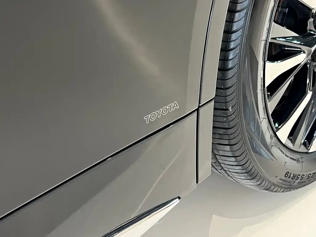 Toyota Alphard — фото 3