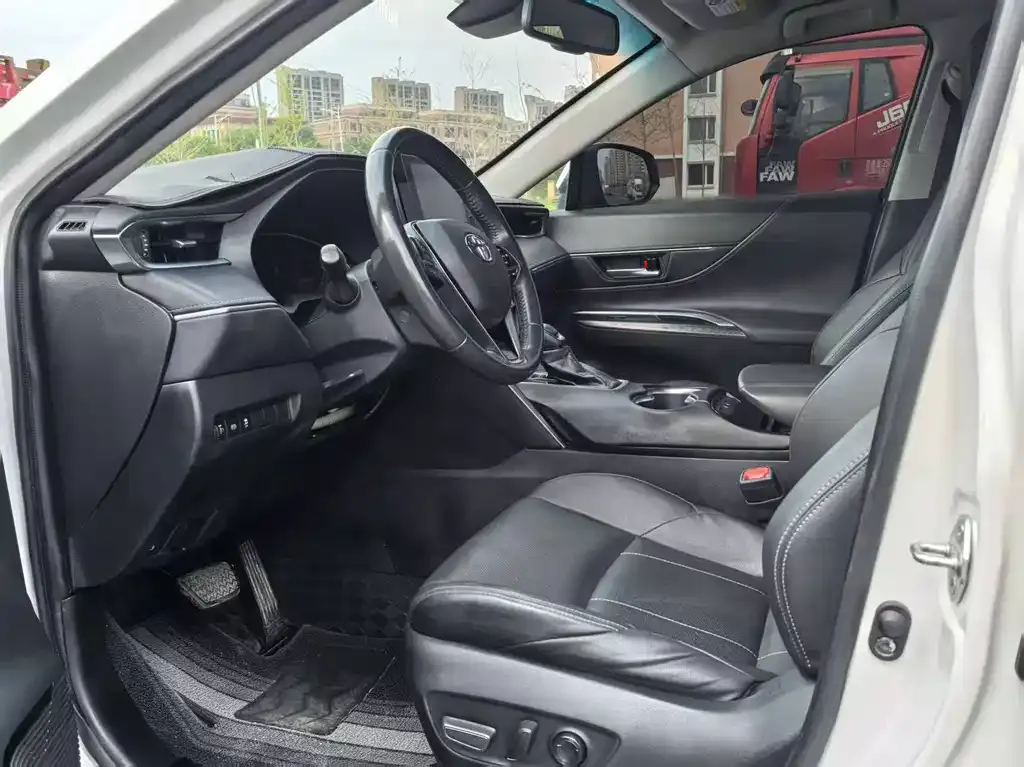 Toyota Harrier — фото 6