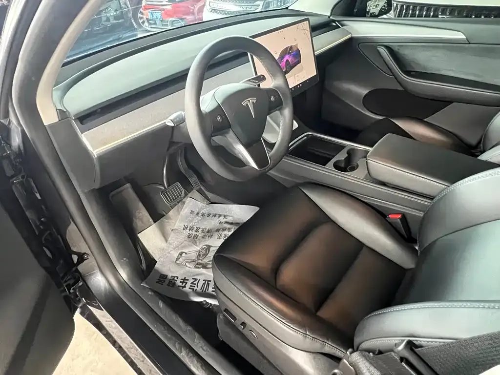 Tesla Model Y — фото 4