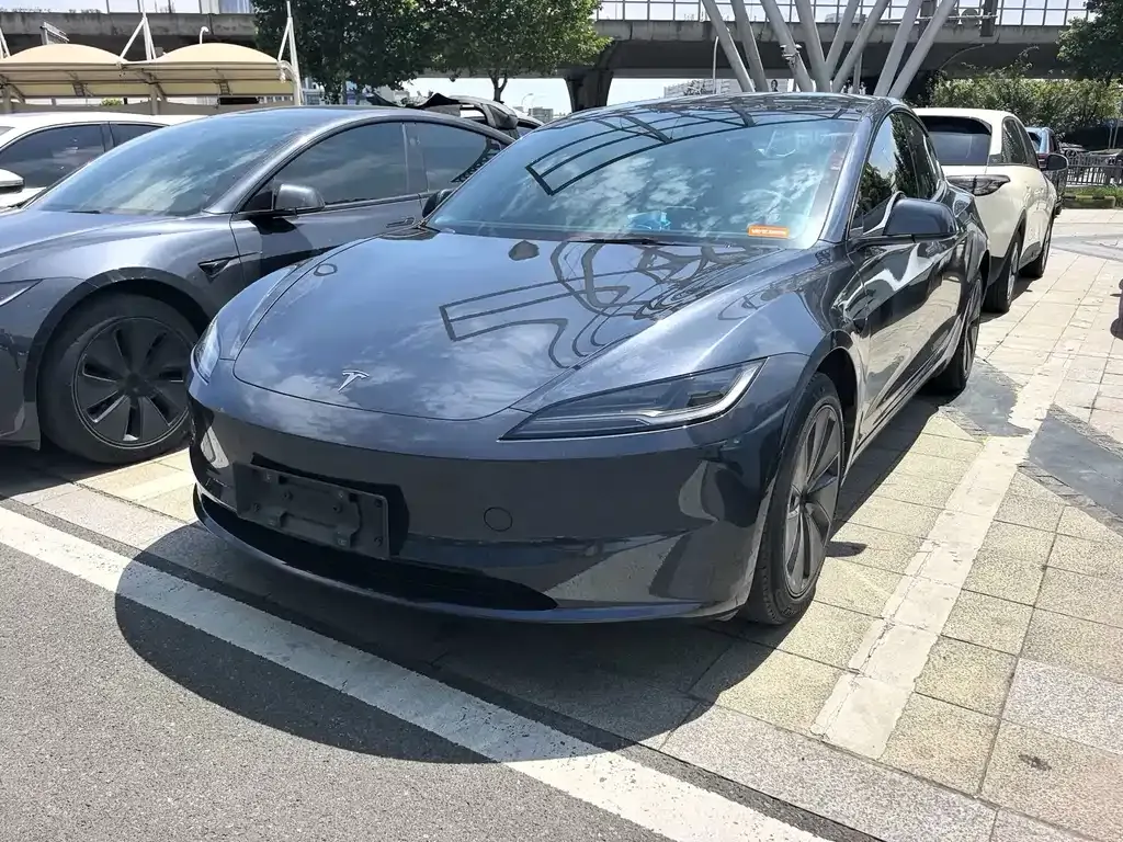 Tesla Model 3 — фото 1