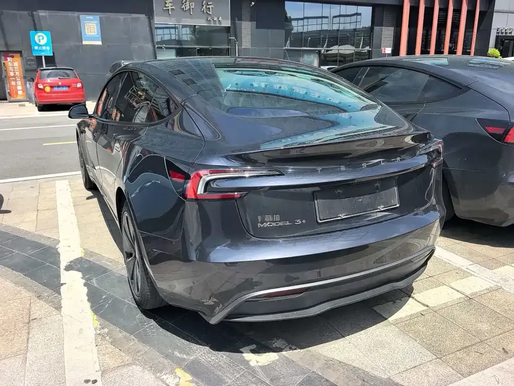 Tesla Model 3 — фото 4