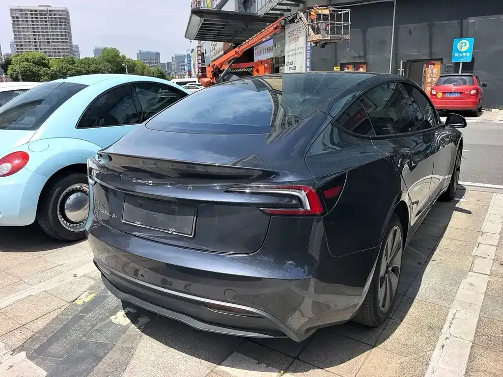 Tesla Model 3 — фото 2