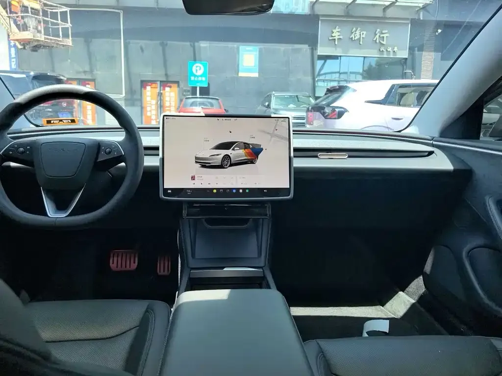 Tesla Model 3 — фото 3