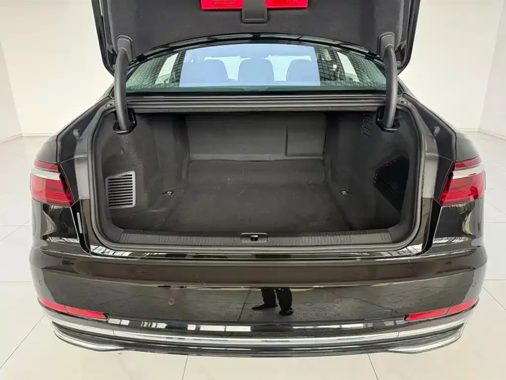 Audi A8 — фото 4