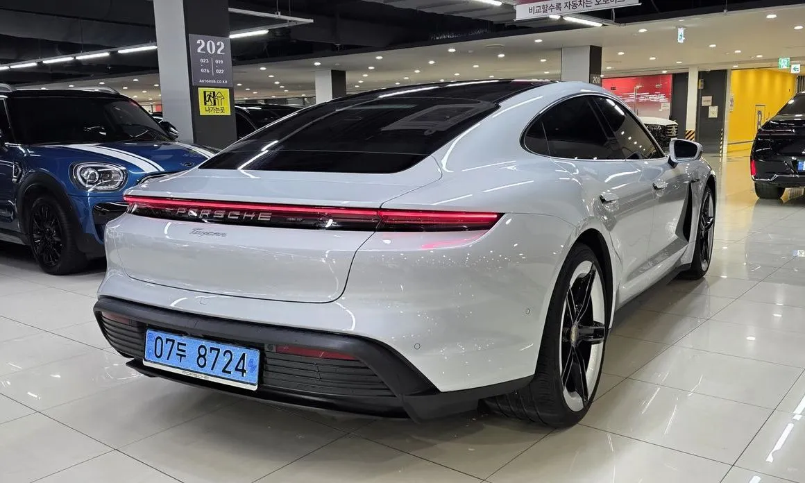 Porsche Taycan 2025 из KR, фото 4