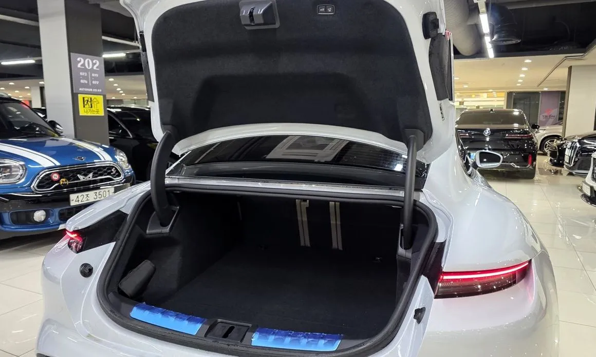 Porsche Taycan 2025 из KR, фото 7