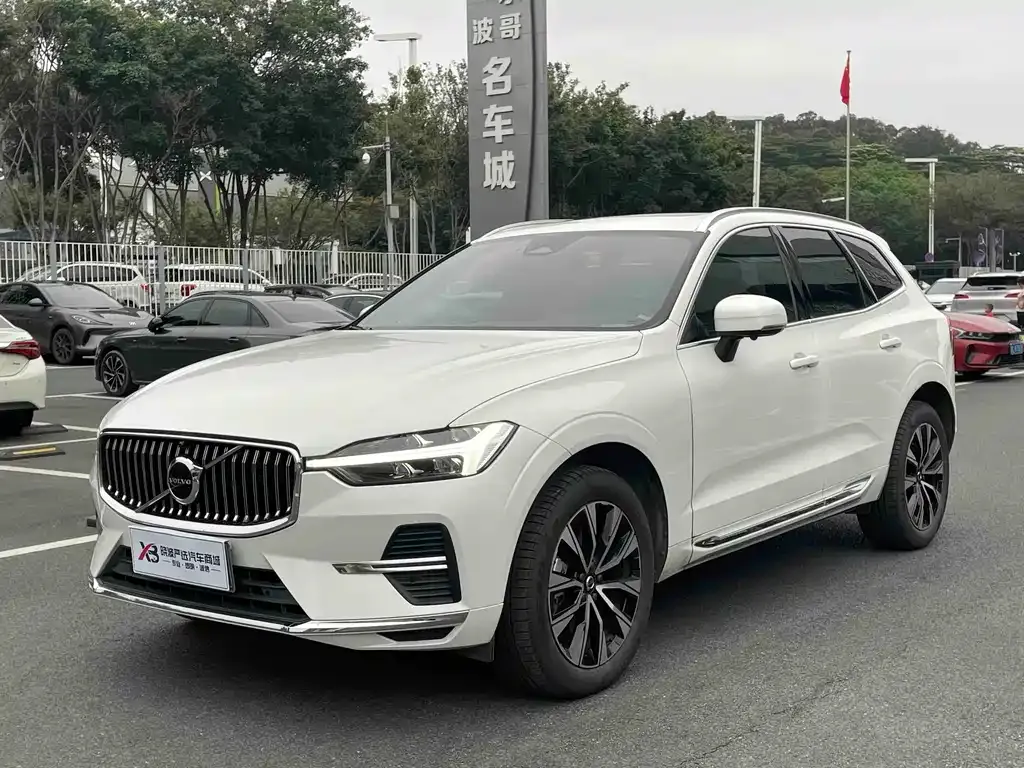 Volvo XC60 — фото 1