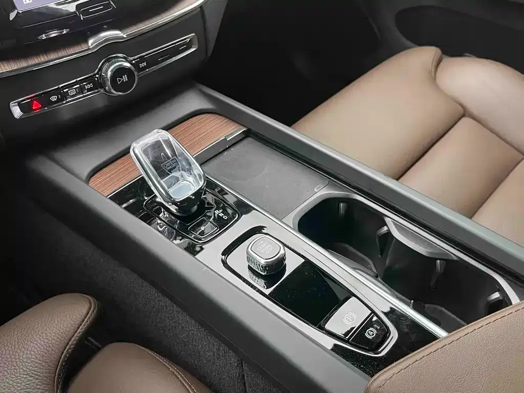 Volvo XC60 — фото 3