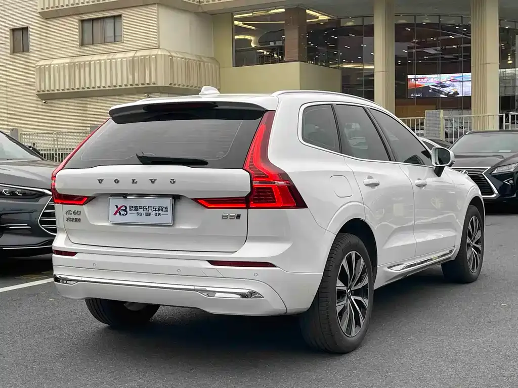 Volvo XC60 — фото 4