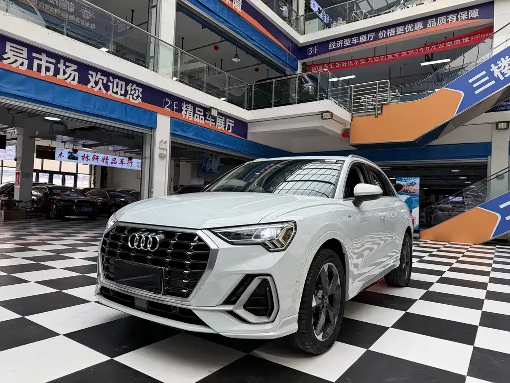 Audi Q3 — фото 1