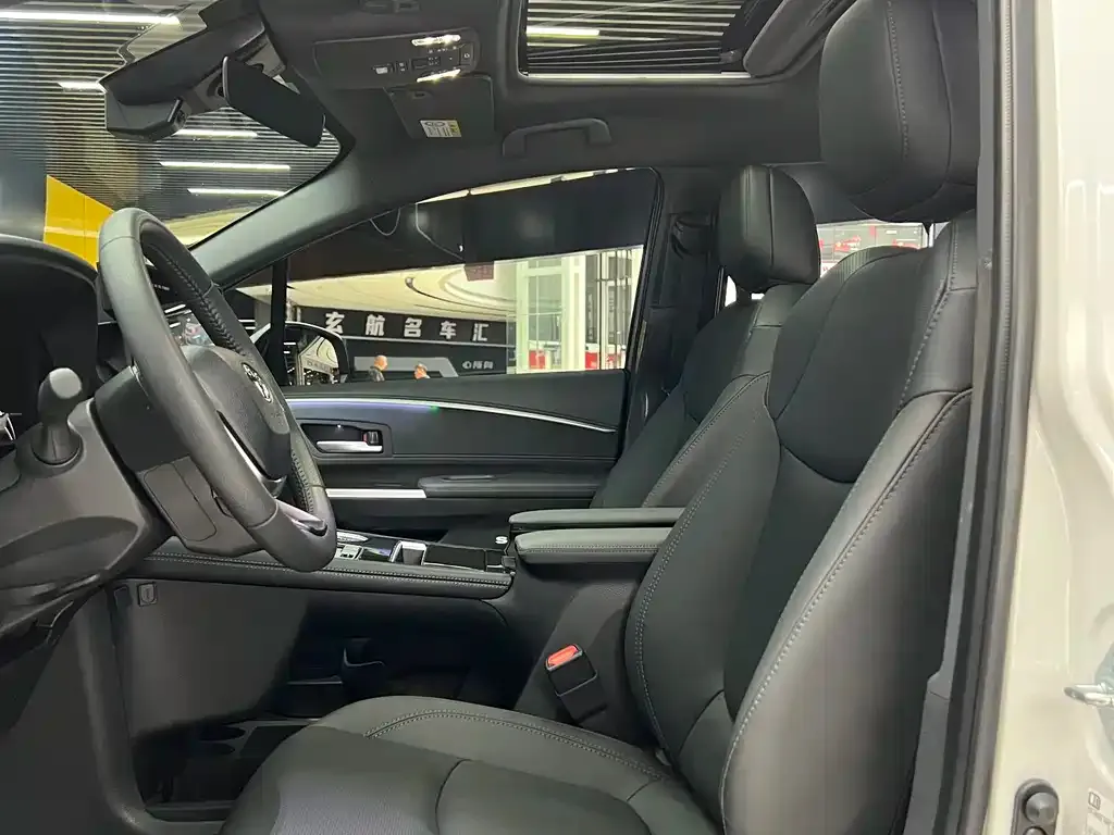 Toyota Sienna 2025 из CN, фото 7