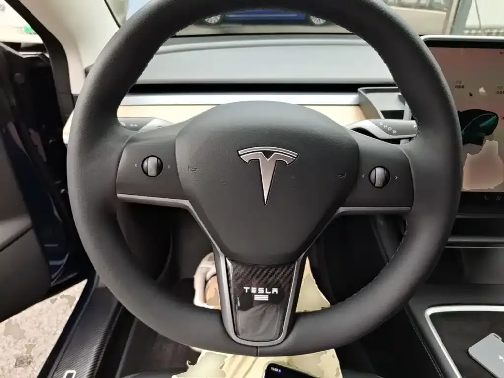 Tesla Model 3 — фото 3