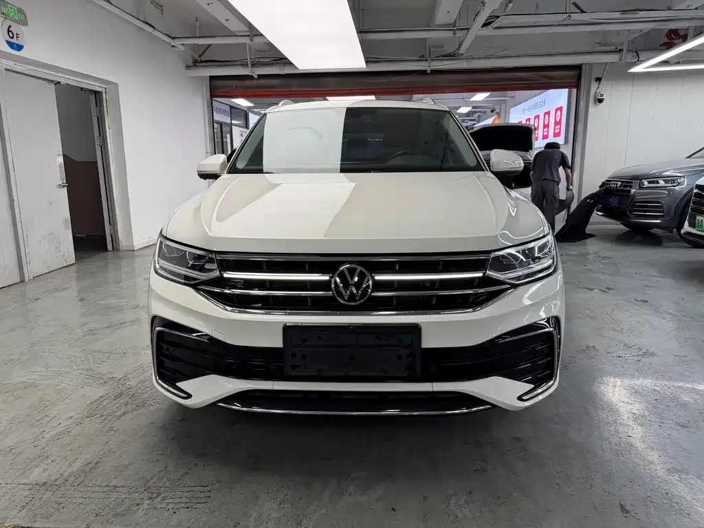 Volkswagen Tiguan L — фото 4