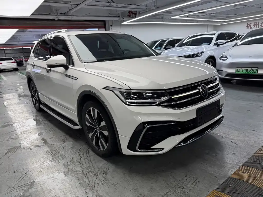 Volkswagen Tiguan L — фото 6