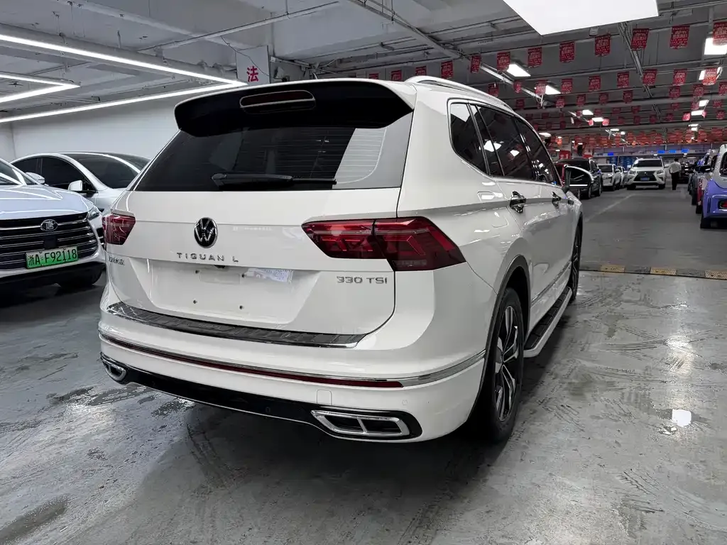 Volkswagen Tiguan L — фото 10