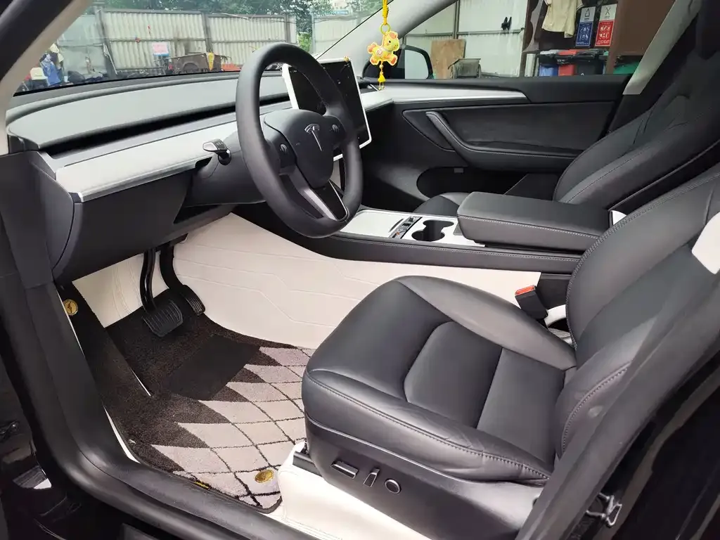 Tesla Model Y — фото 9